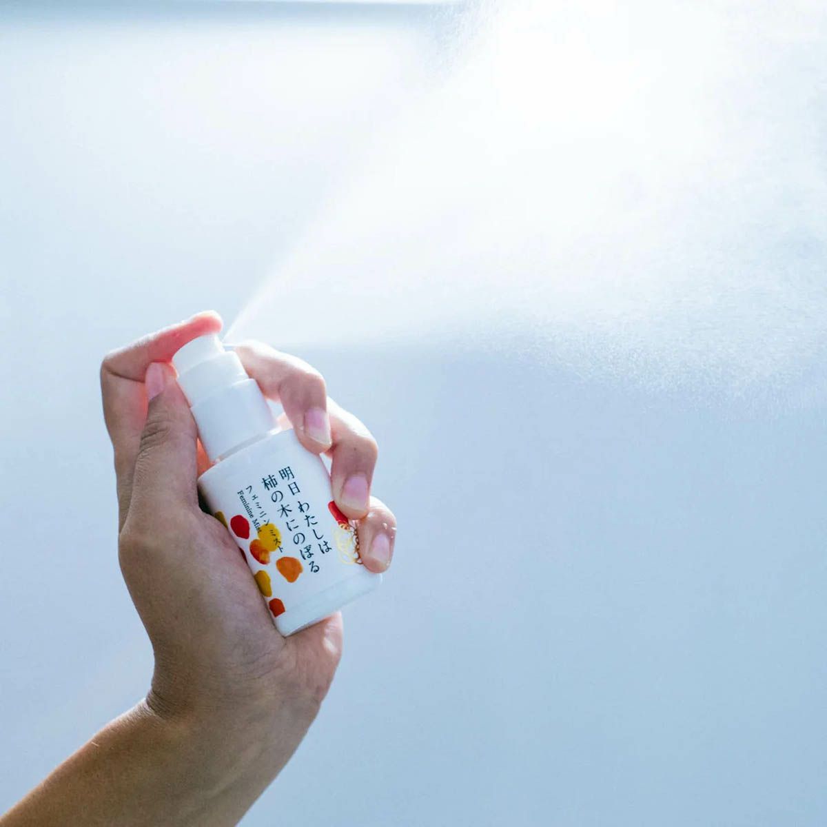 明日 わたしは柿の木にのぼる フェミニンミスト 30ml　スプレーイメージ