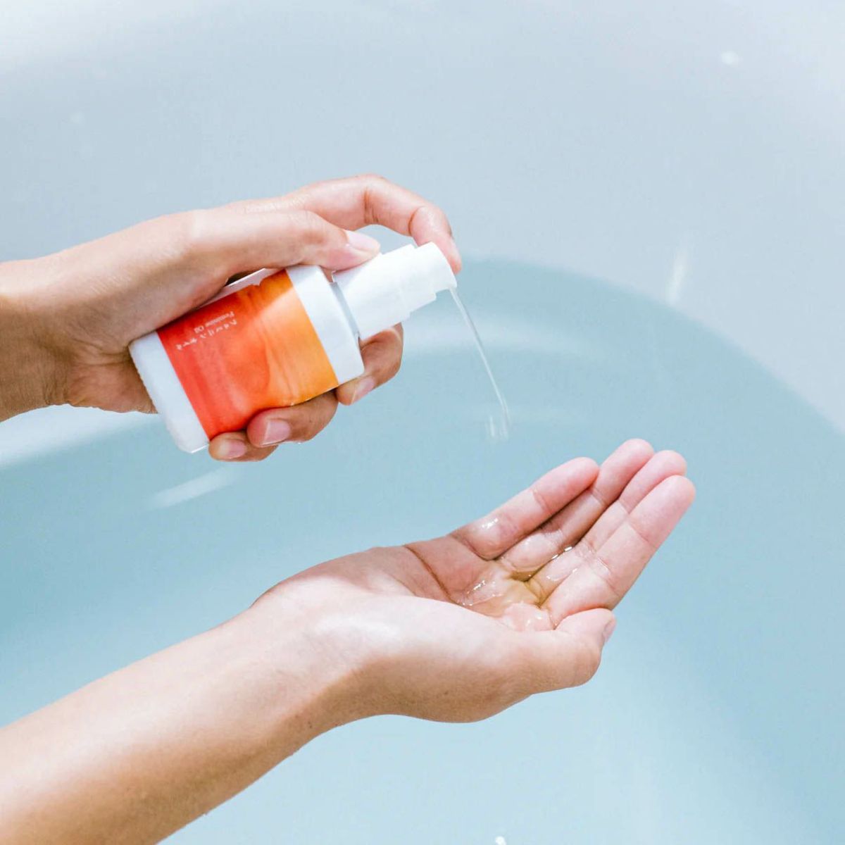 明日 わたしは柿の木にのぼる フェミニンオイル 中身イメージ60ml